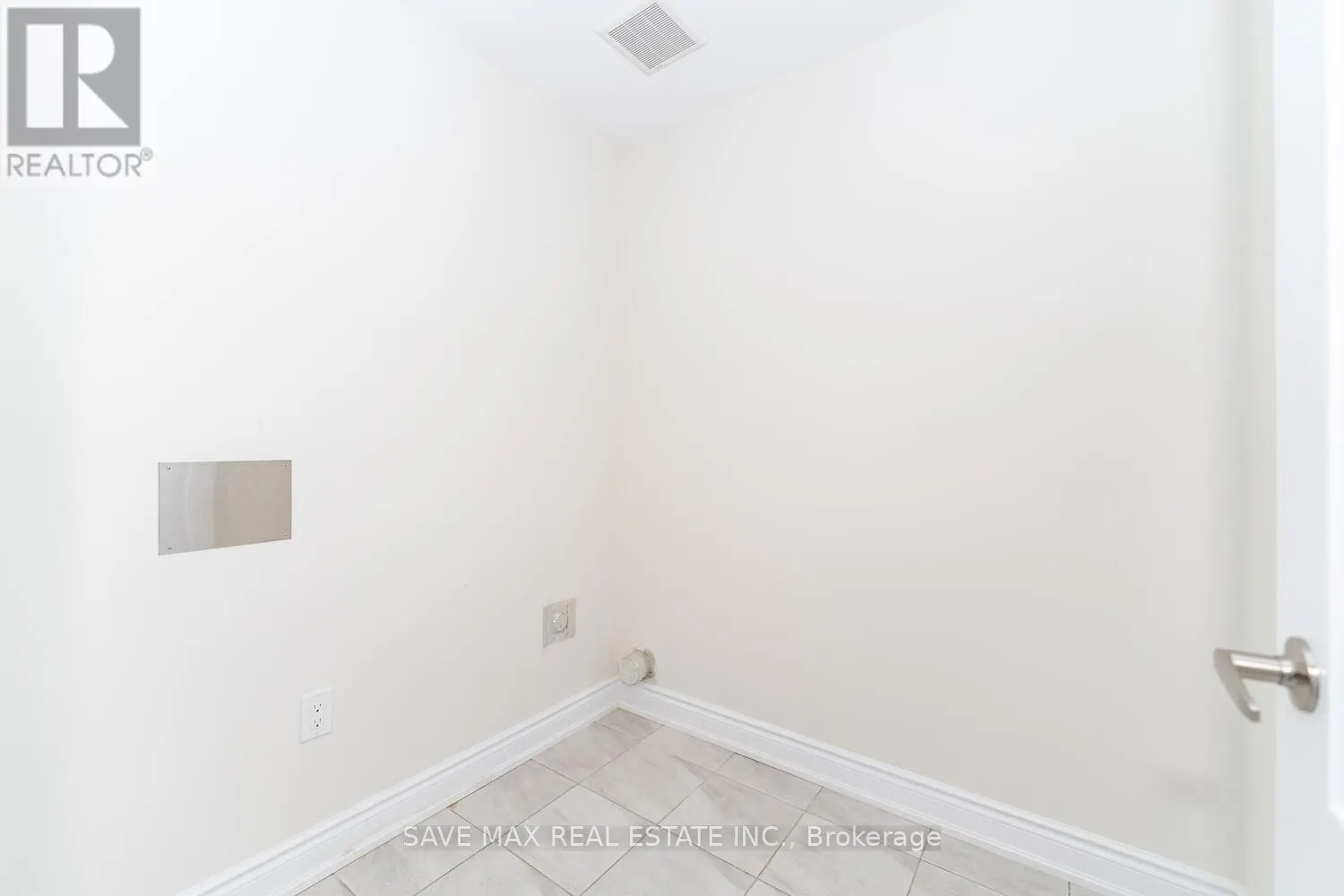 6 AMOS AVENUE