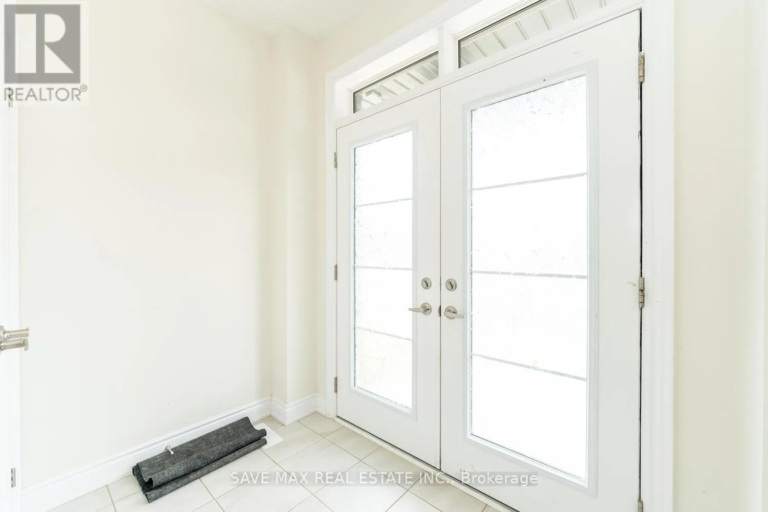6 AMOS AVENUE