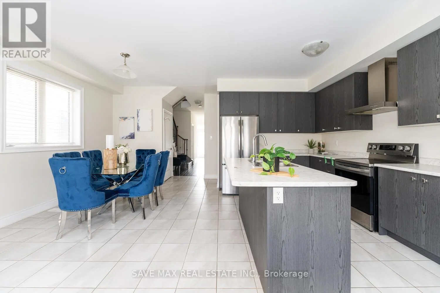 6 AMOS AVENUE
