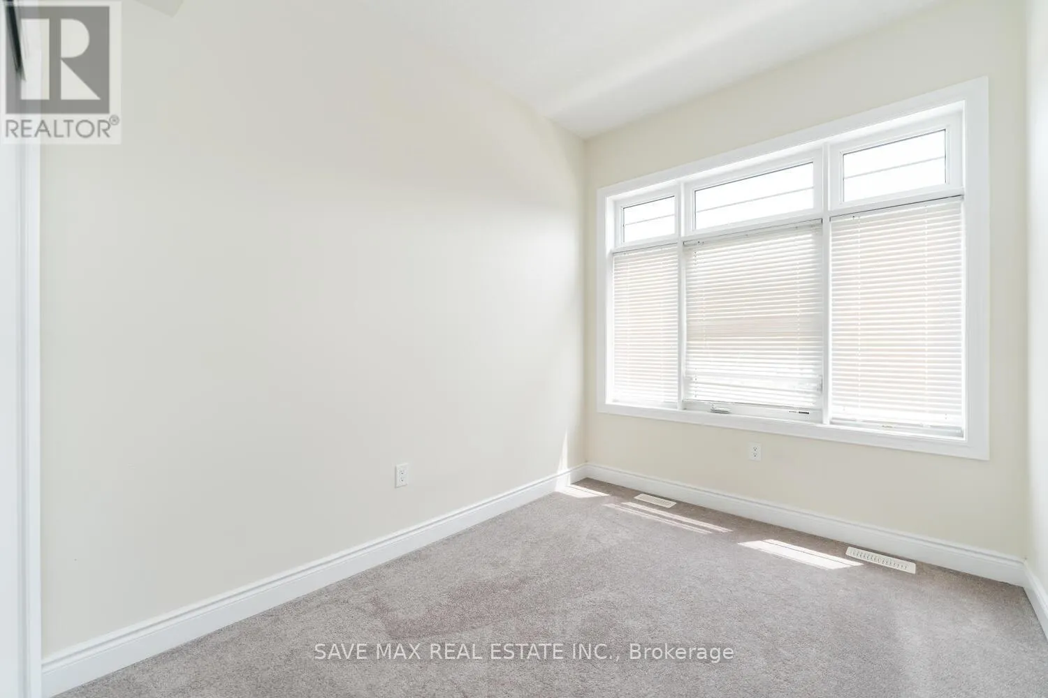 6 AMOS AVENUE