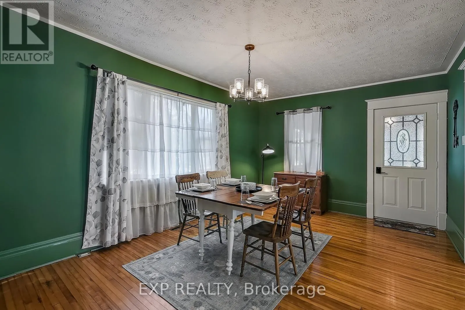 84 ABSALOM STREET W