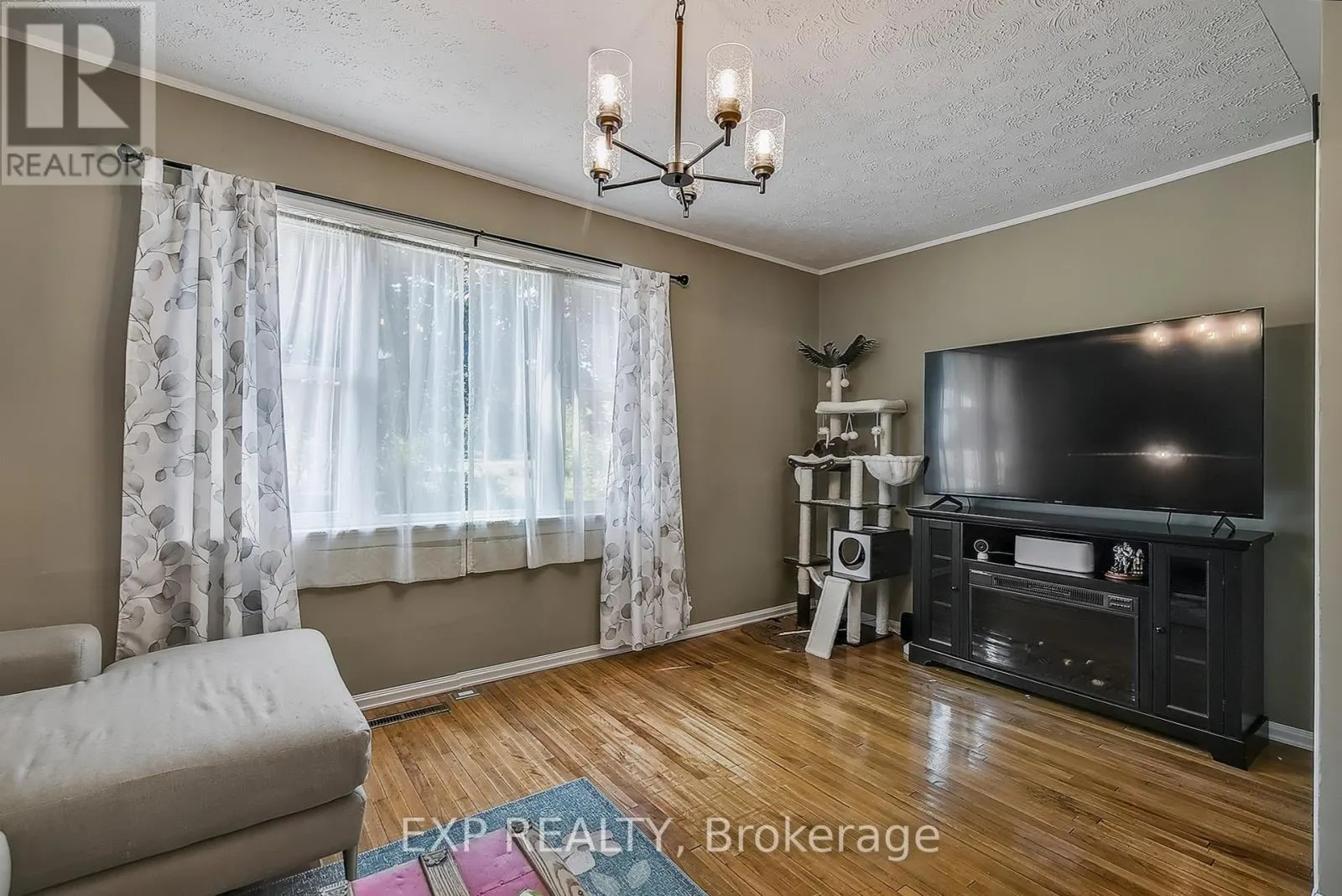 84 ABSALOM STREET W