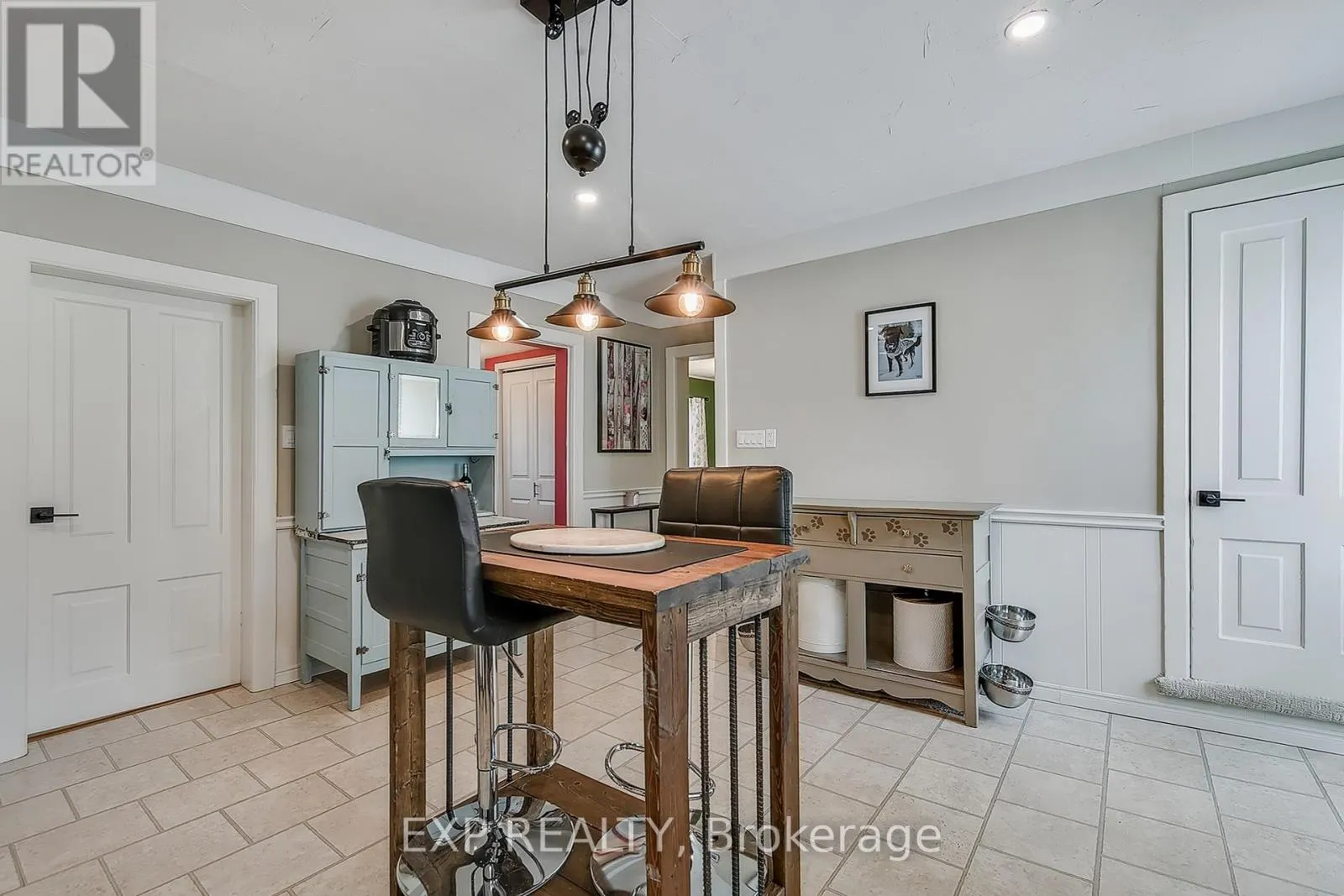 84 ABSALOM STREET W