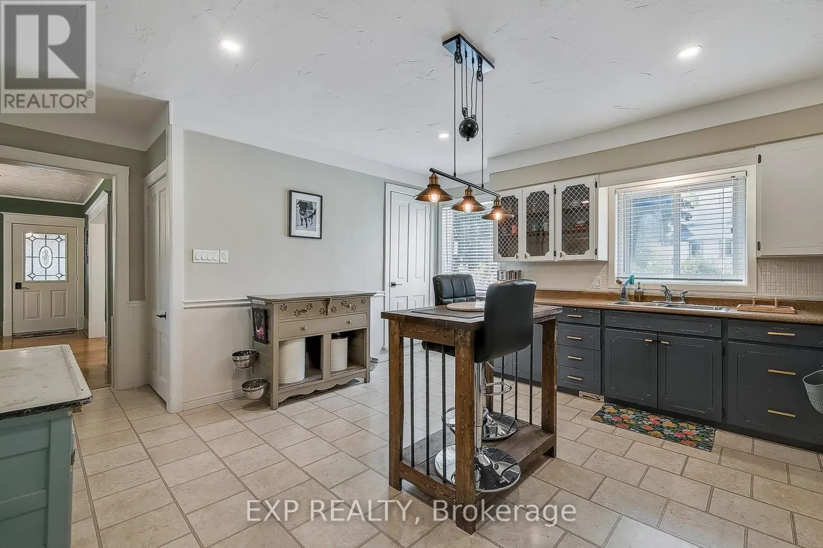84 ABSALOM STREET W
