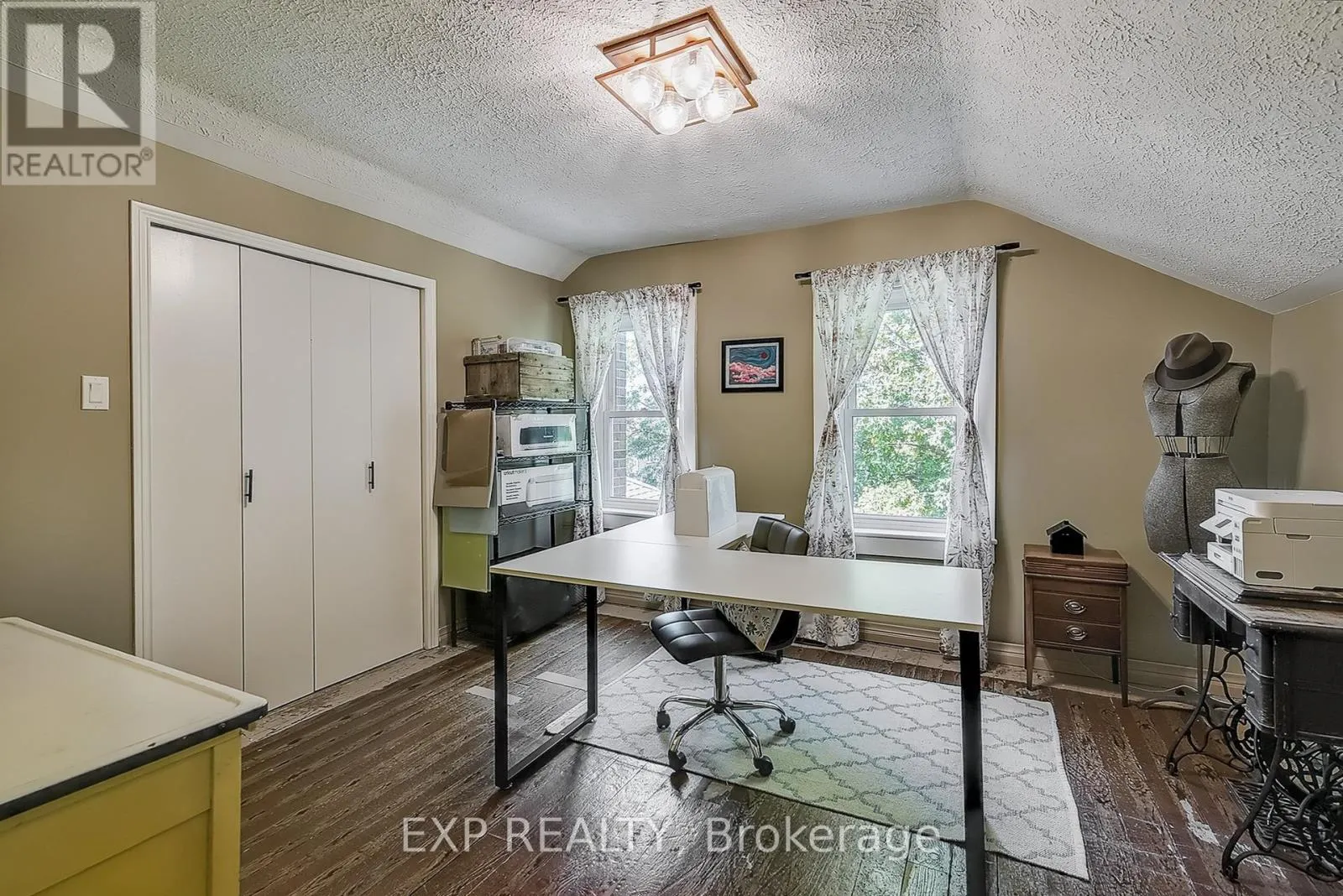 84 ABSALOM STREET W