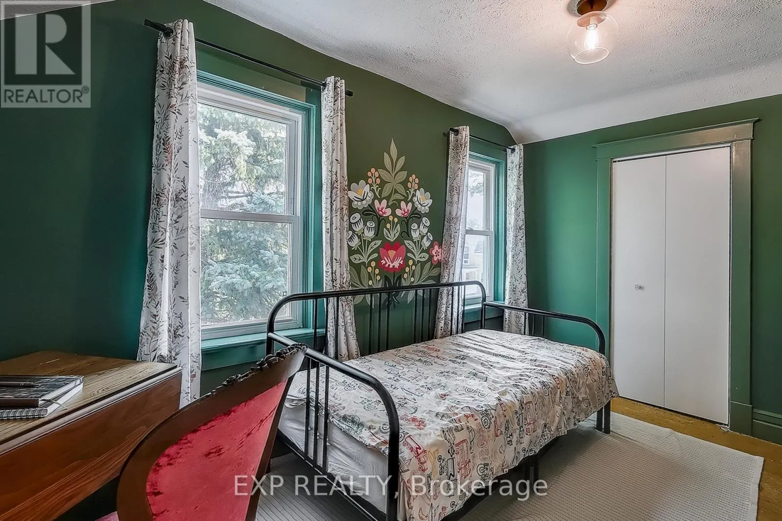 84 ABSALOM STREET W