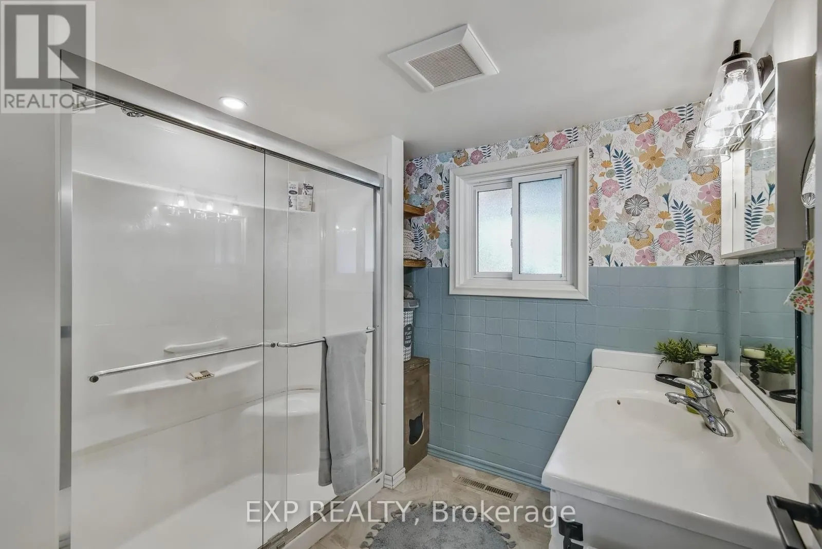 84 ABSALOM STREET W