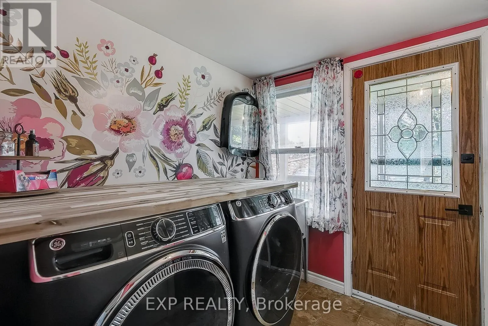 84 ABSALOM STREET W