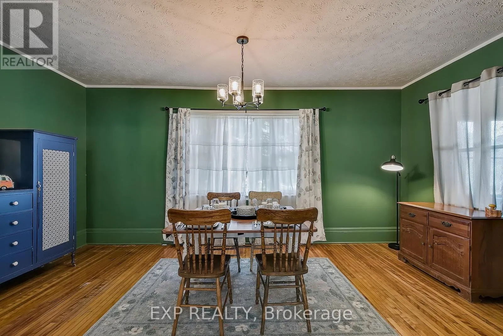 84 ABSALOM STREET W