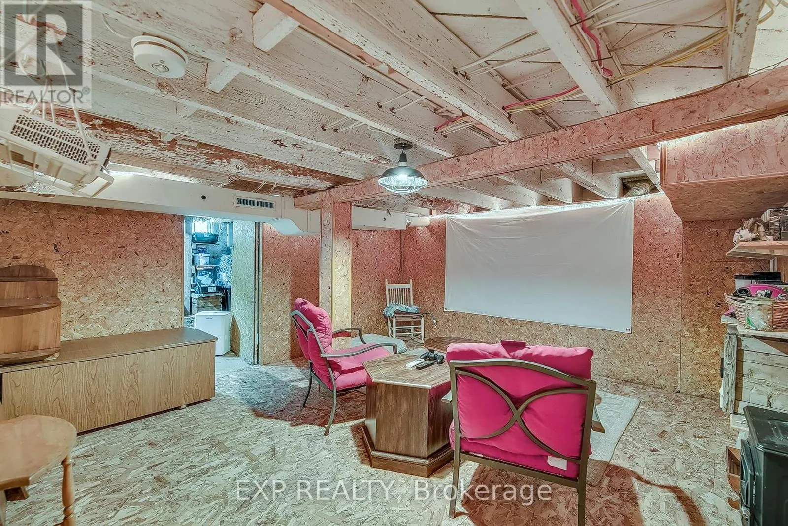 84 ABSALOM STREET W
