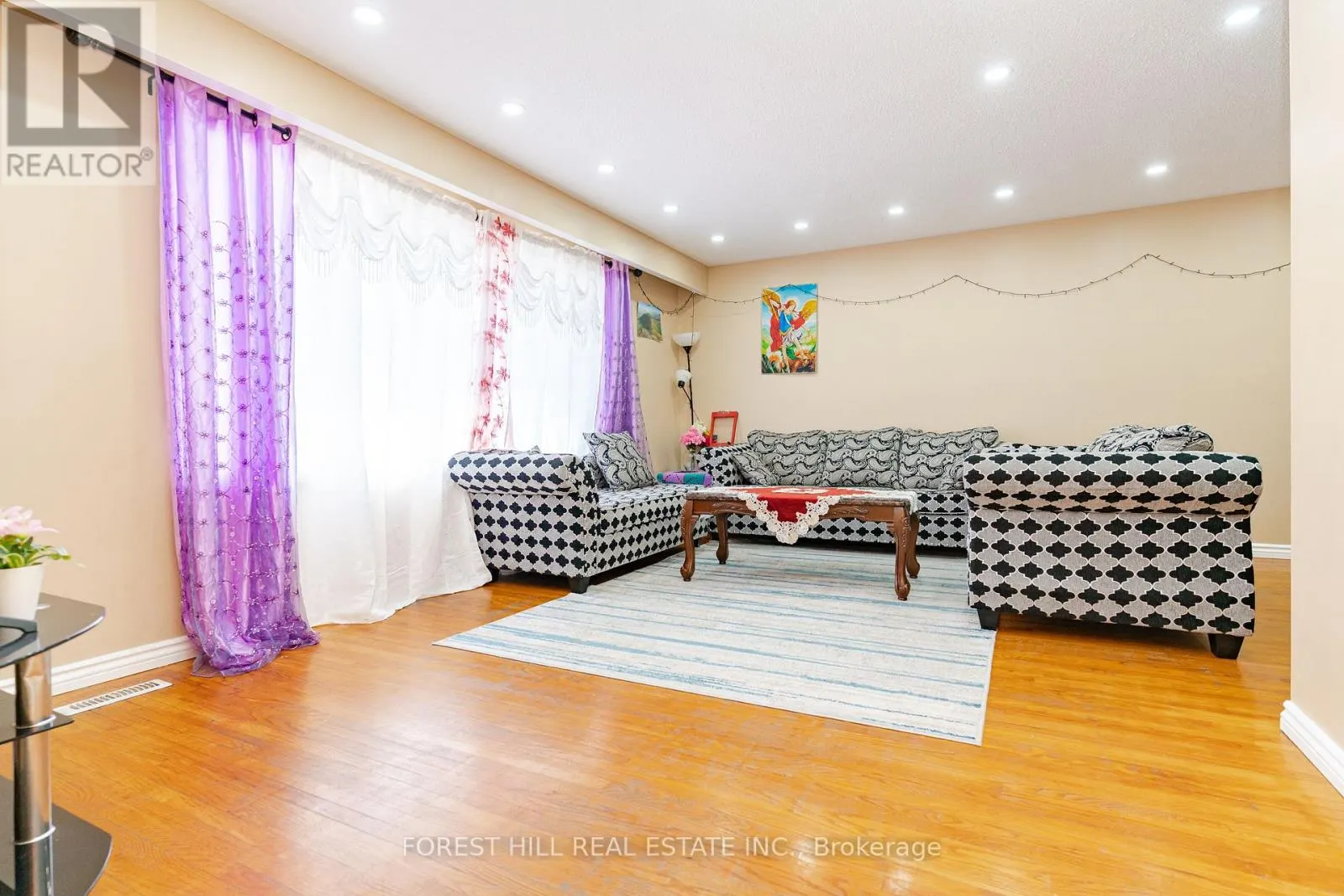 110 HAZELGLEN DRIVE