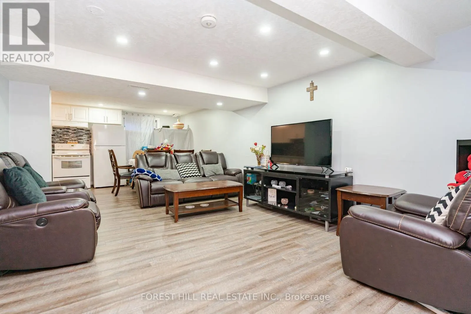 110 HAZELGLEN DRIVE