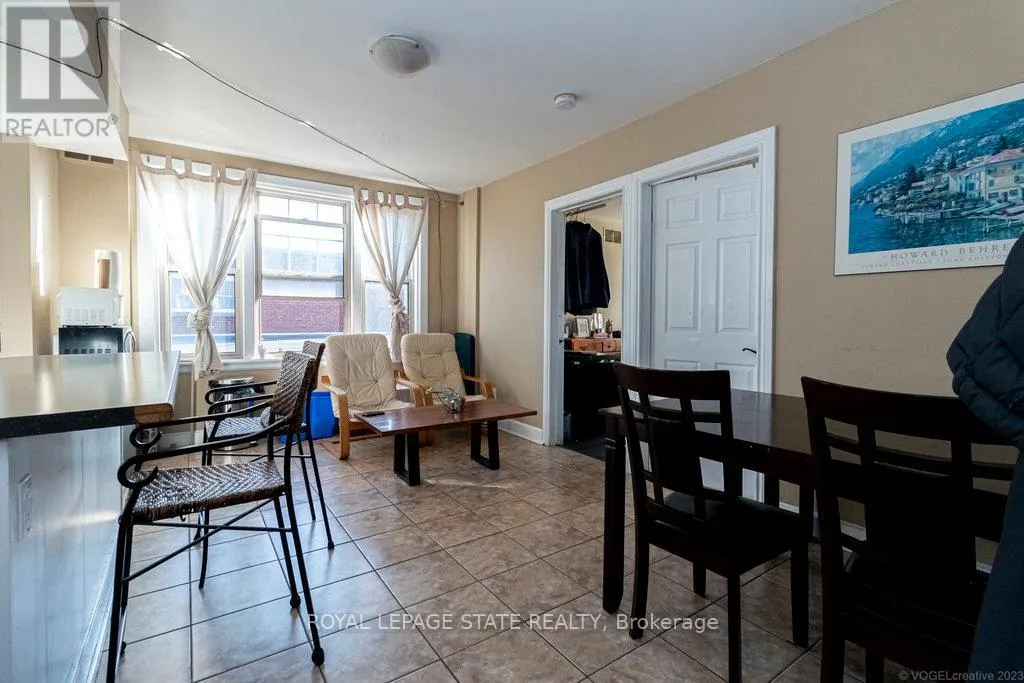 864-868 KING STREET W