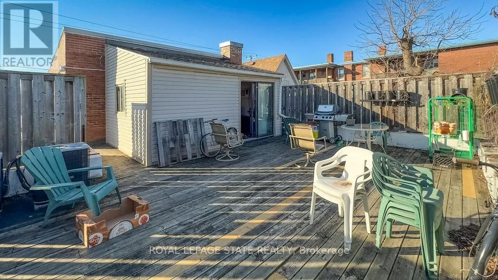 864-868 KING STREET W