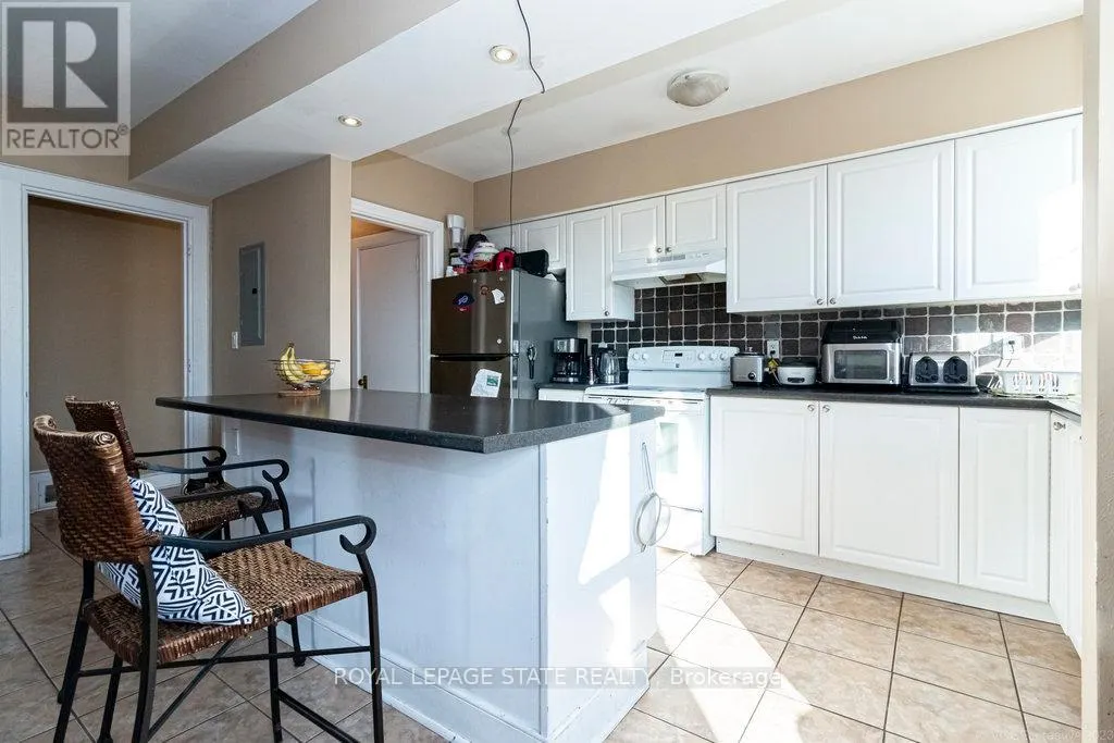 864-868 KING STREET W