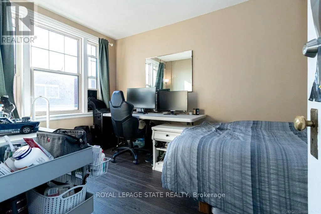 864-868 KING STREET W