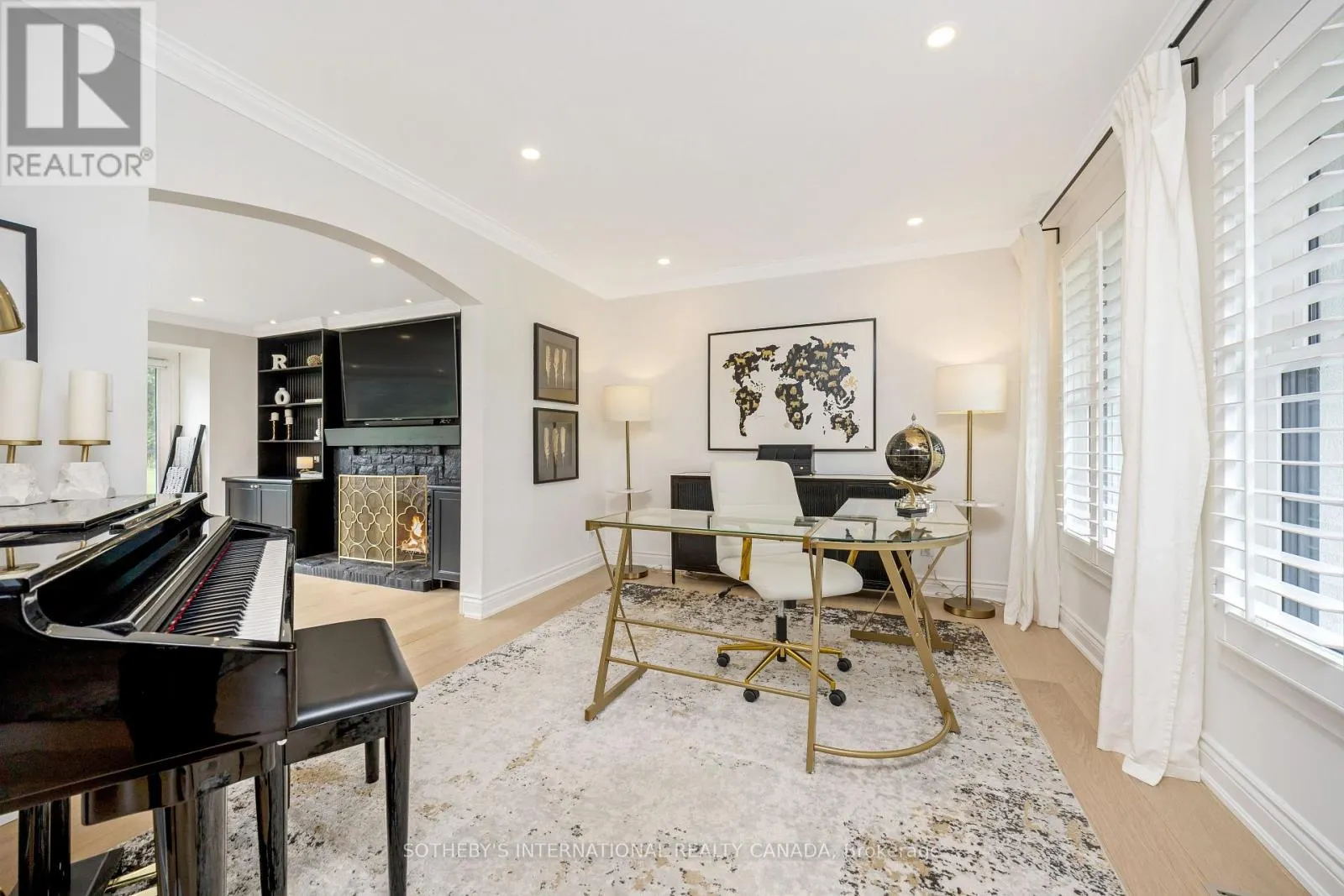 10 MEANDER CLOSE