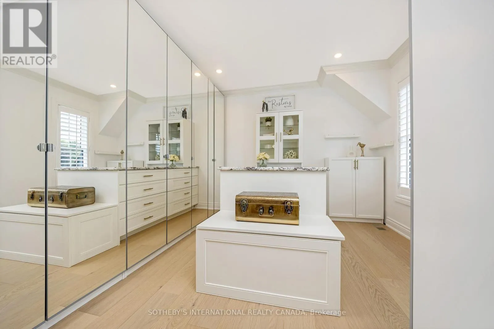 10 MEANDER CLOSE