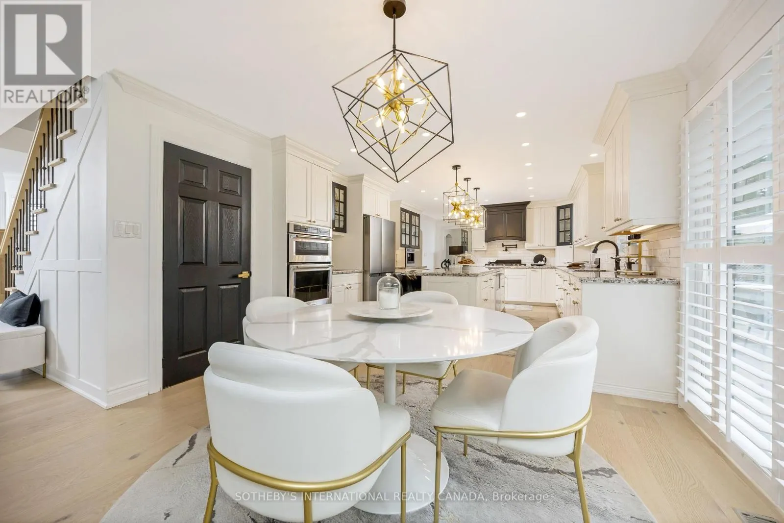 10 MEANDER CLOSE