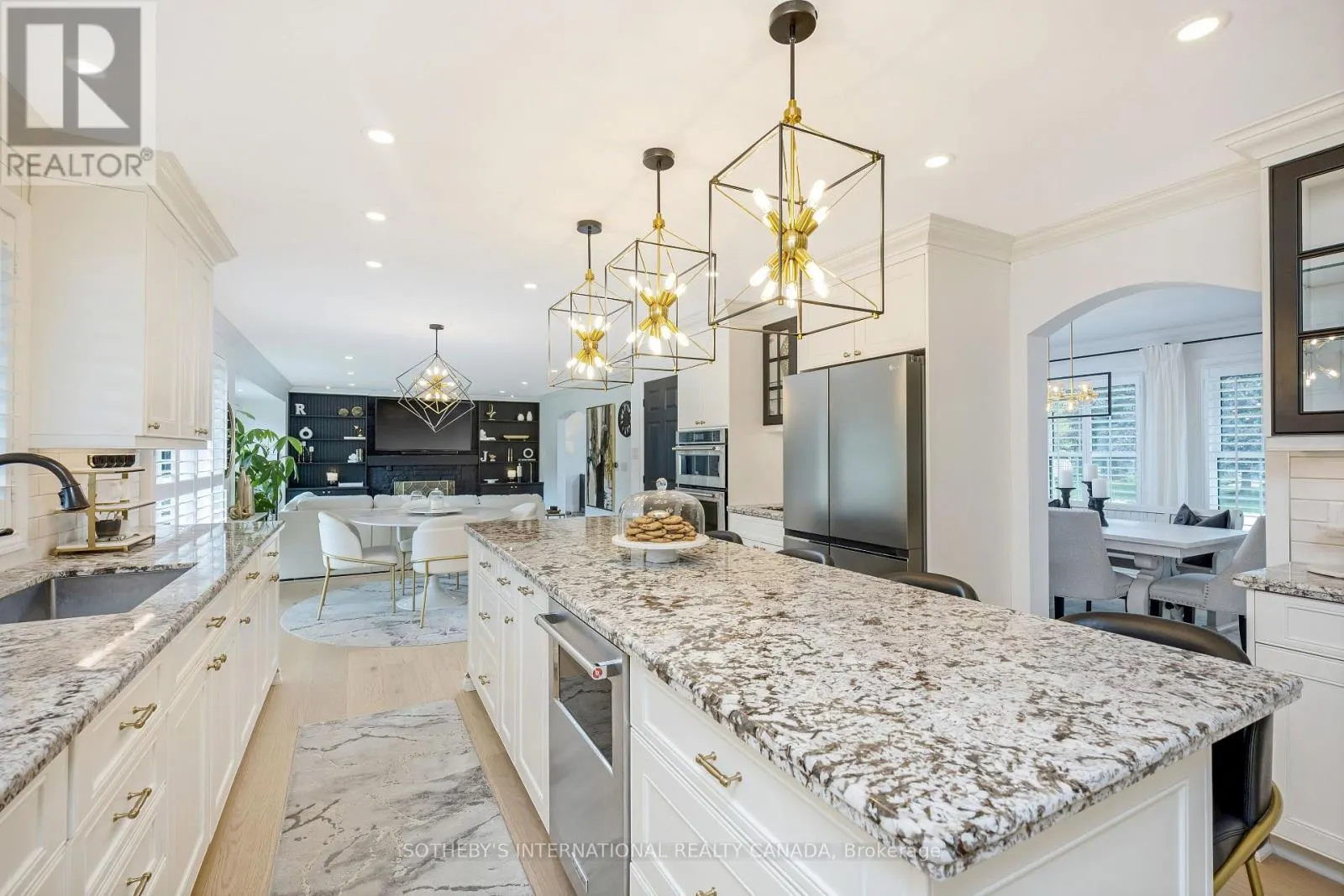 10 MEANDER CLOSE