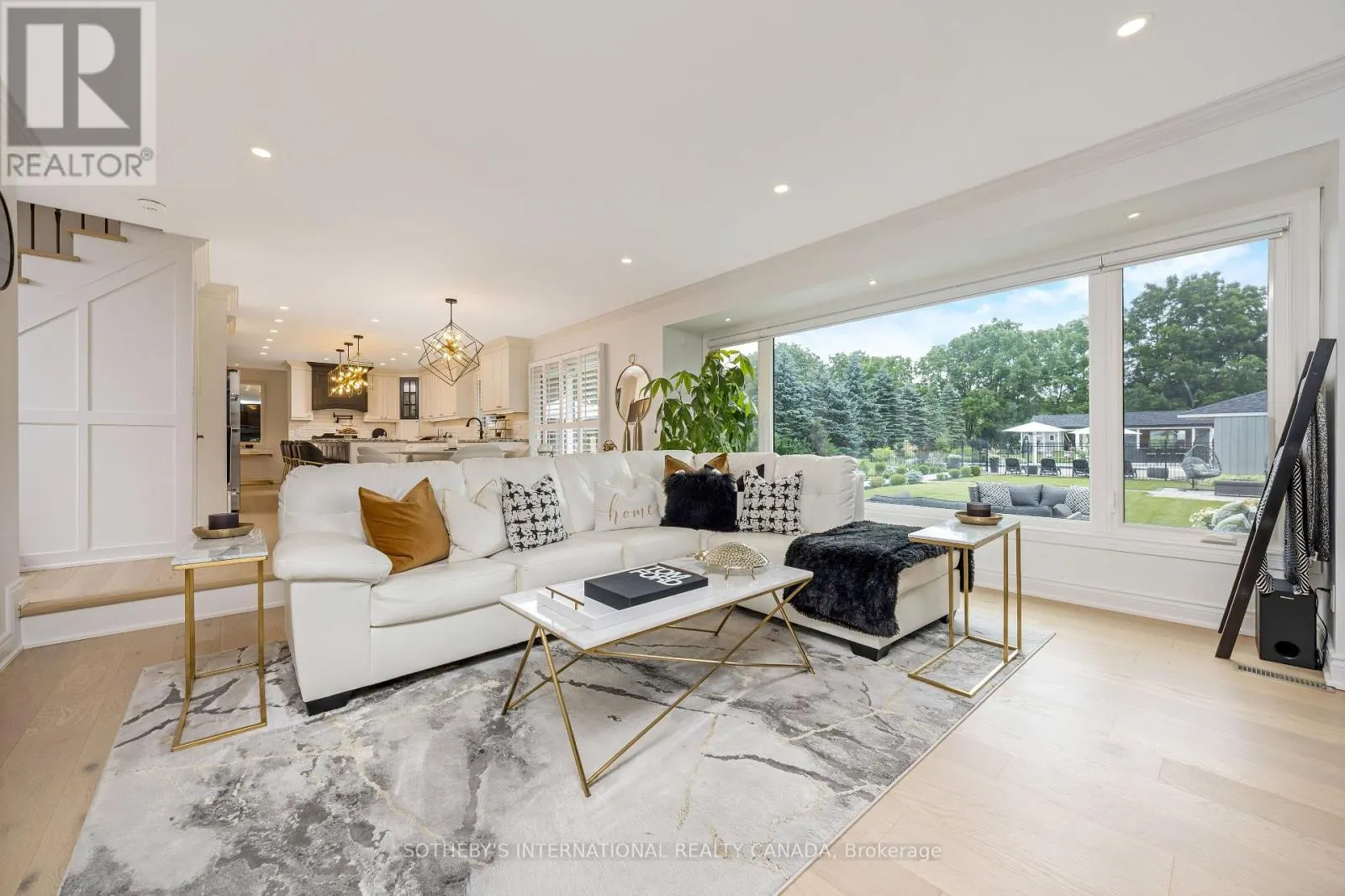 10 MEANDER CLOSE
