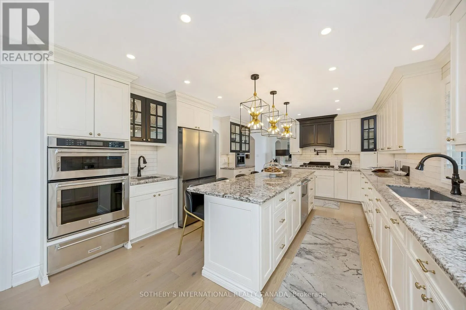 10 MEANDER CLOSE