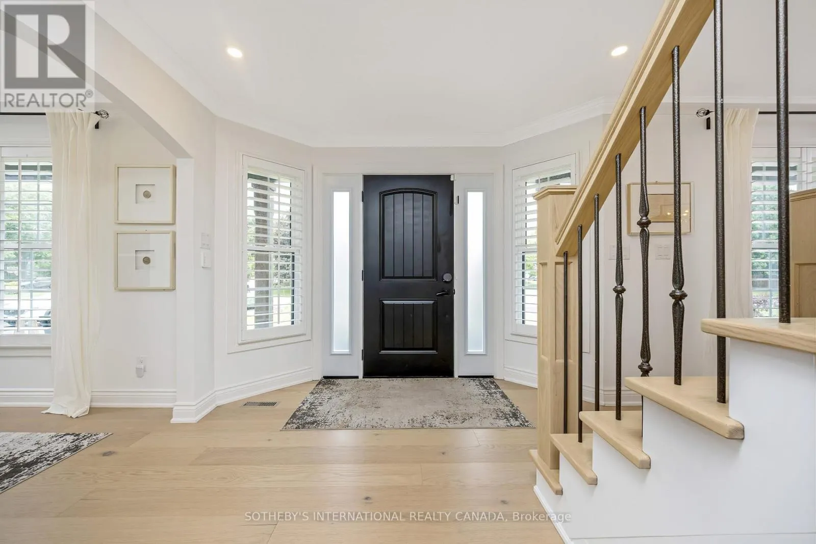 10 MEANDER CLOSE