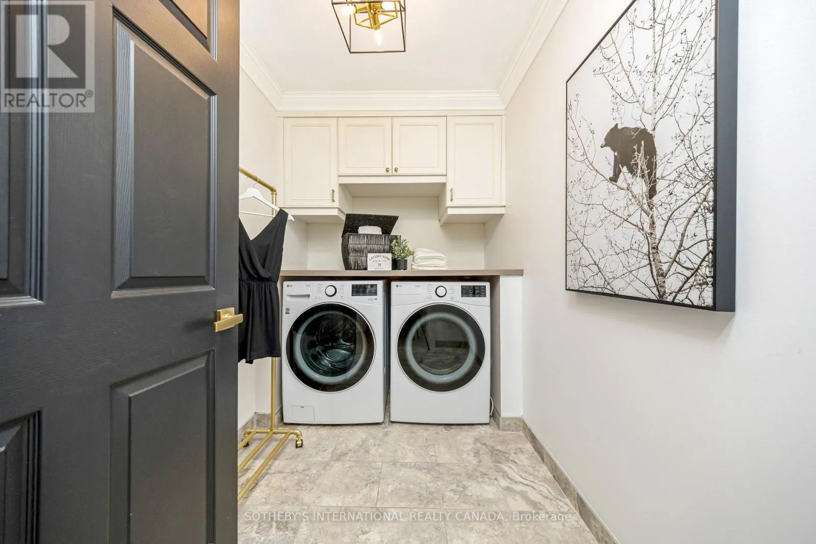 10 MEANDER CLOSE