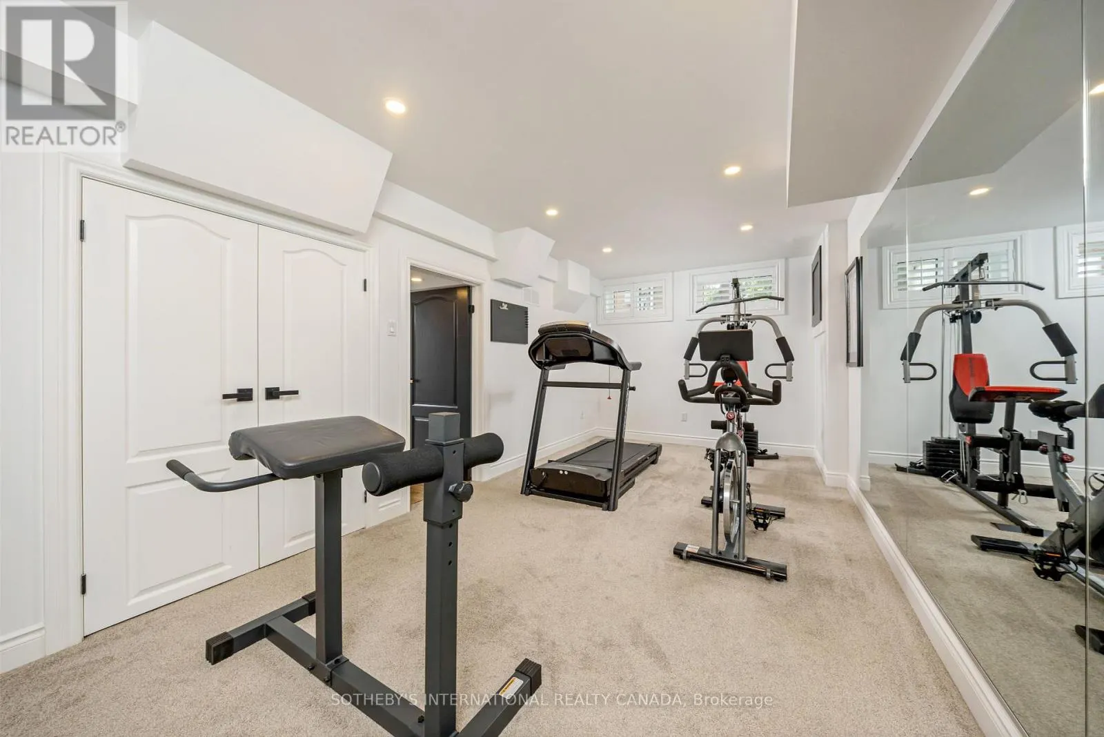 10 MEANDER CLOSE