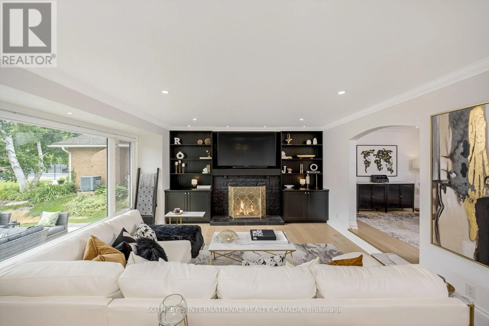 10 MEANDER CLOSE