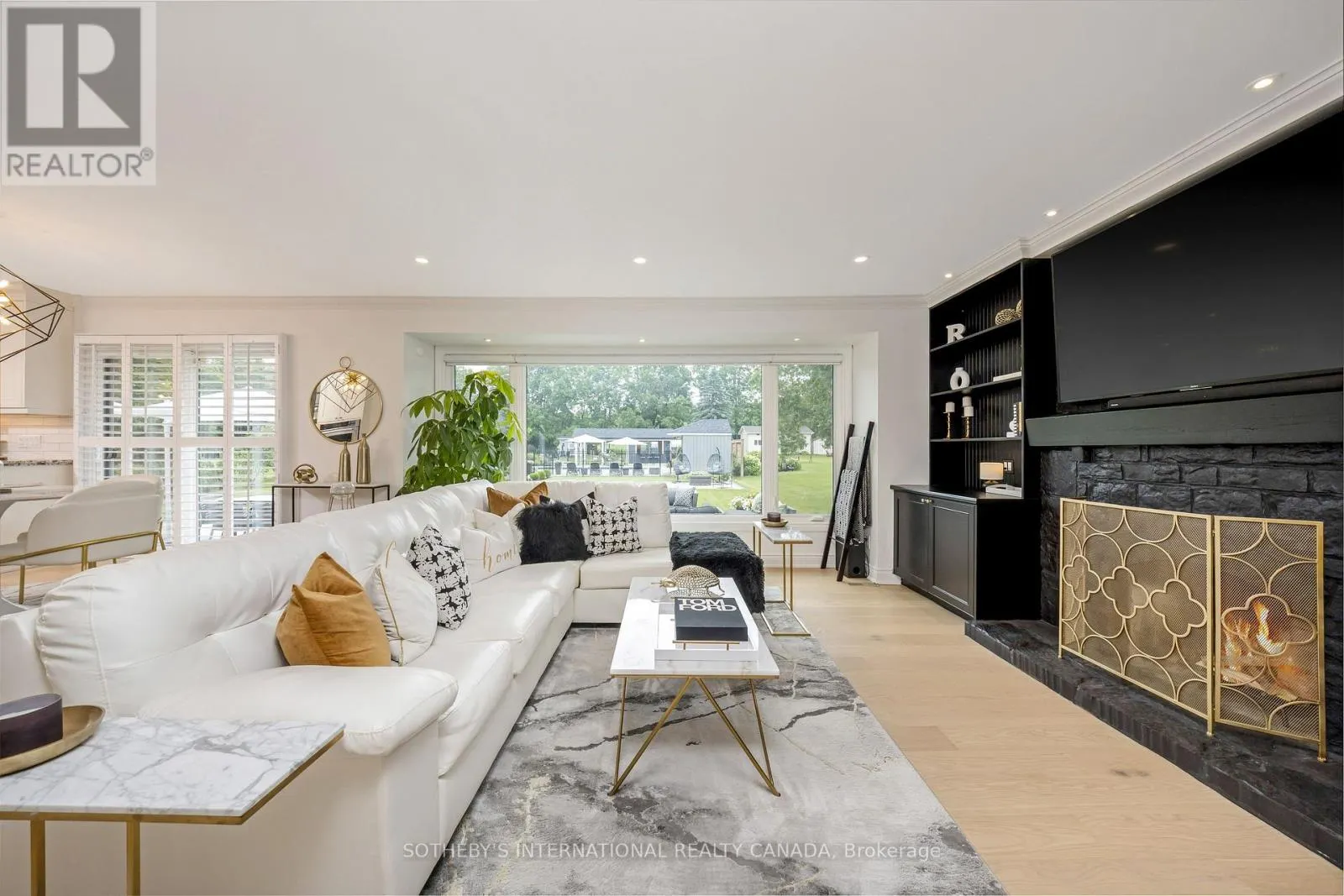 10 MEANDER CLOSE