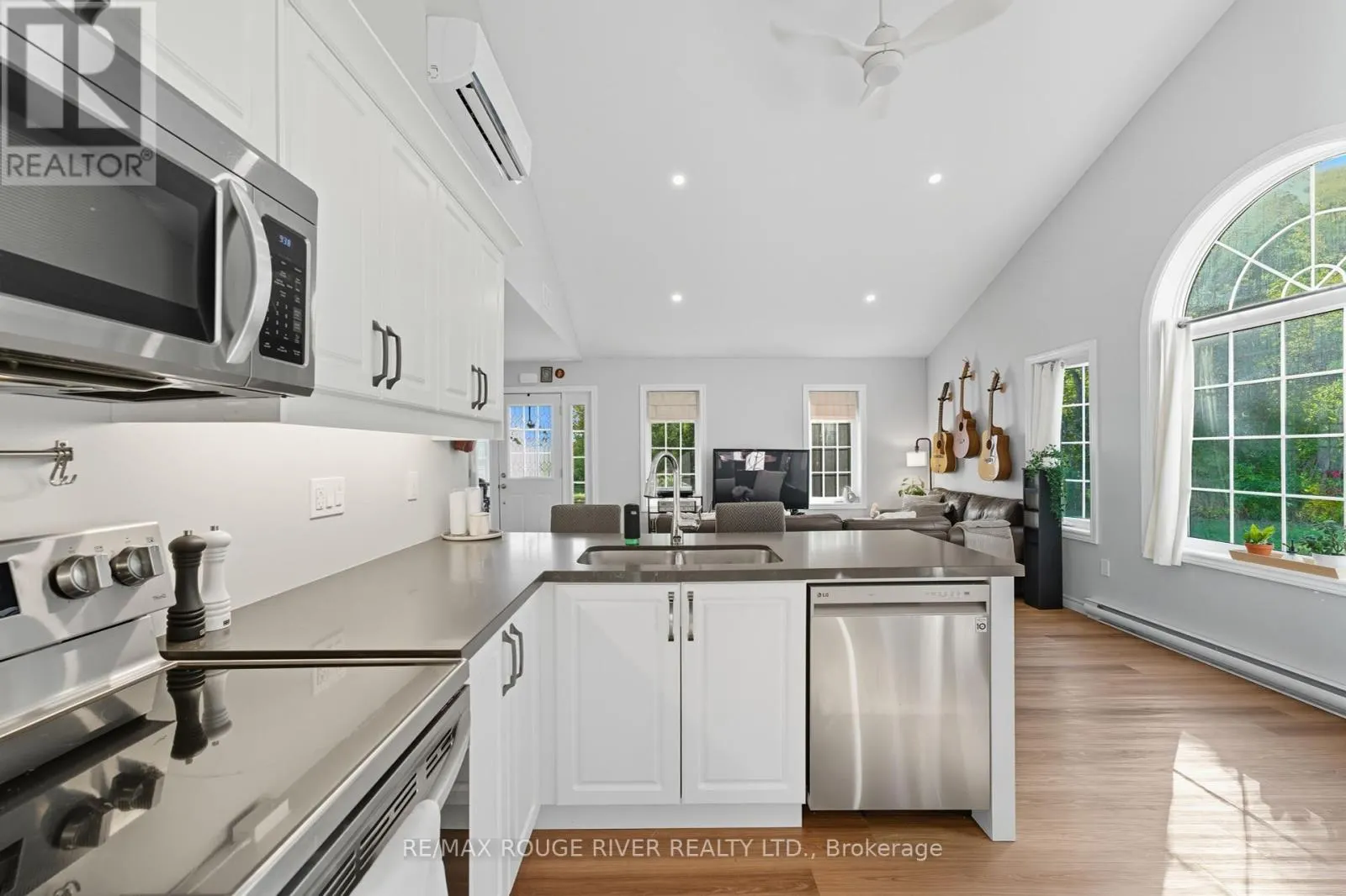 103 - 300 CROFT STREET, #103