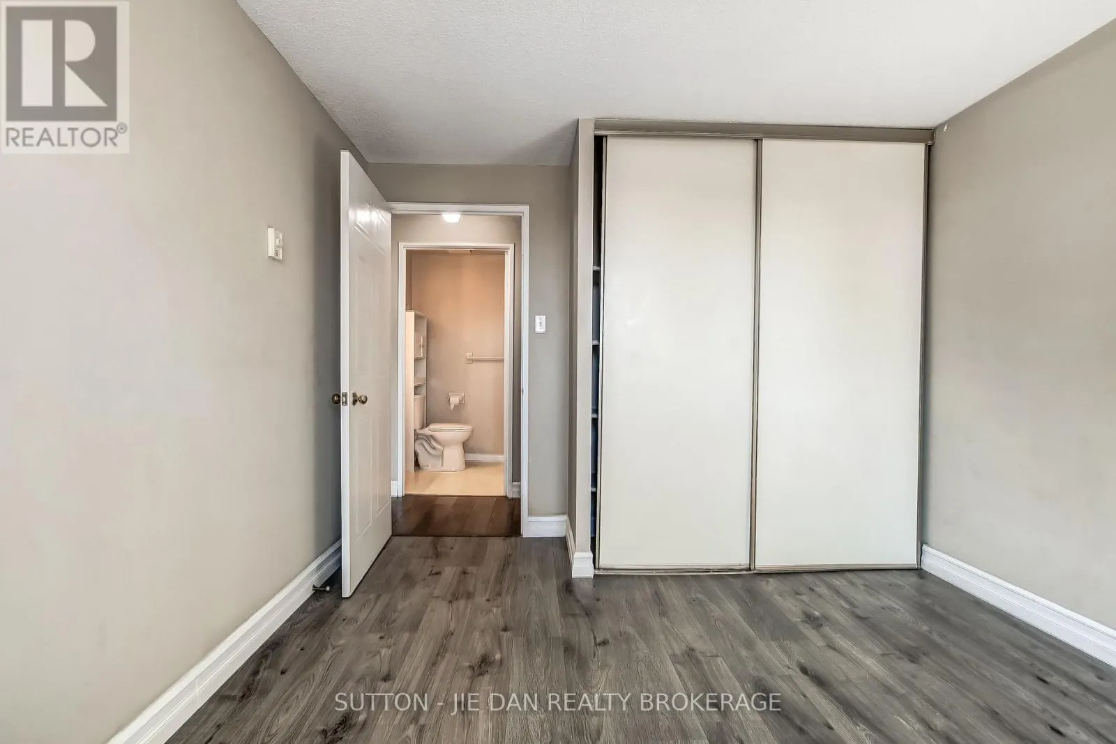 203 - 77 BASE LINE ROAD W, #203