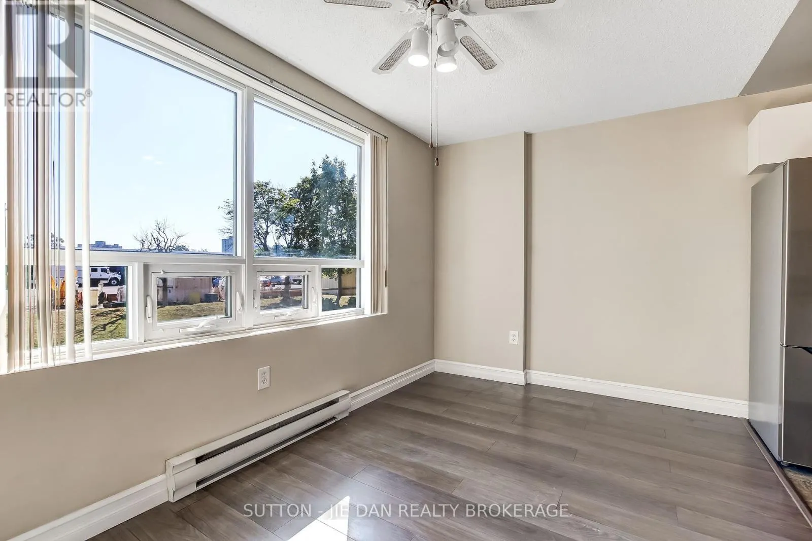 203 - 77 BASE LINE ROAD W, #203