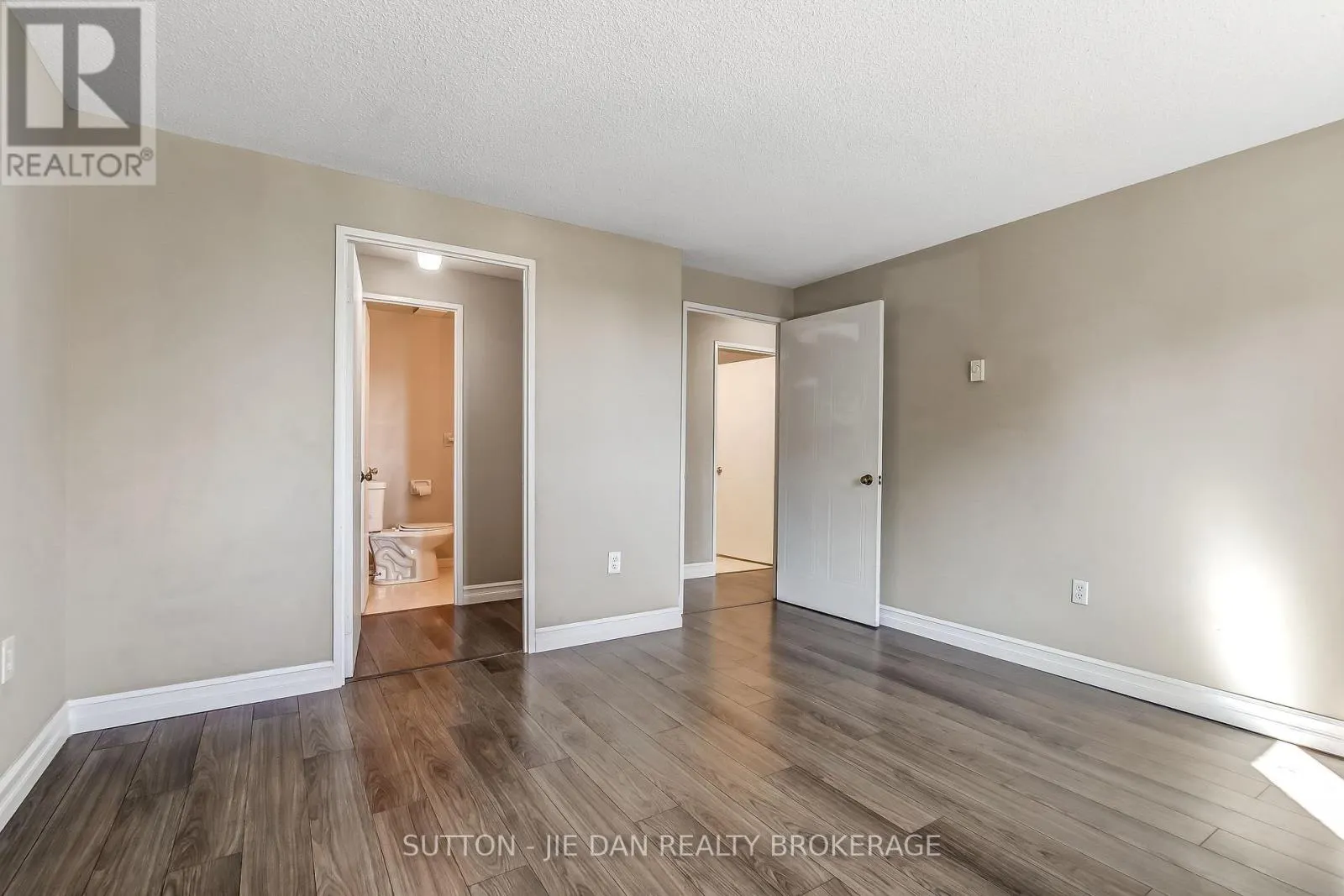 203 - 77 BASE LINE ROAD W, #203
