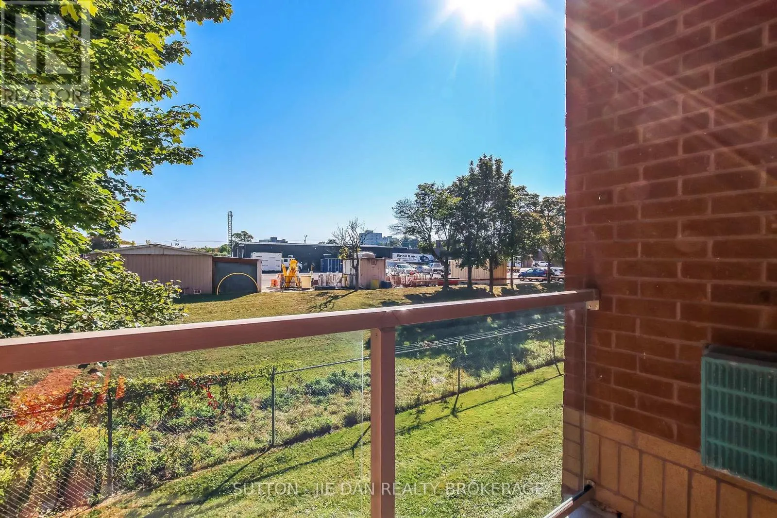203 - 77 BASE LINE ROAD W, #203
