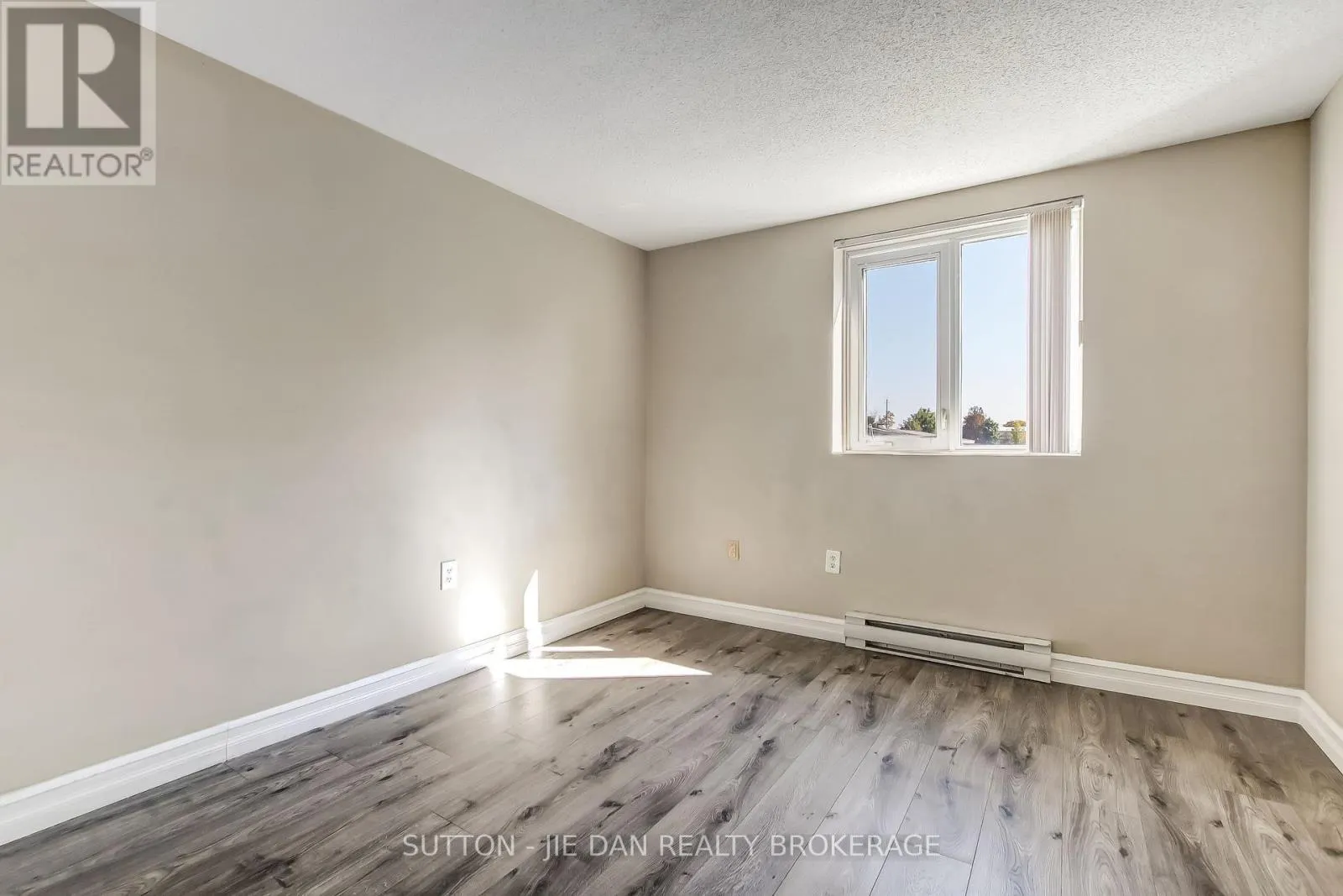 203 - 77 BASE LINE ROAD W, #203