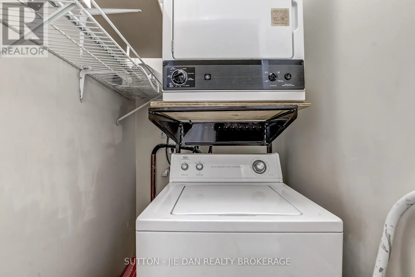 203 - 77 BASE LINE ROAD W, #203