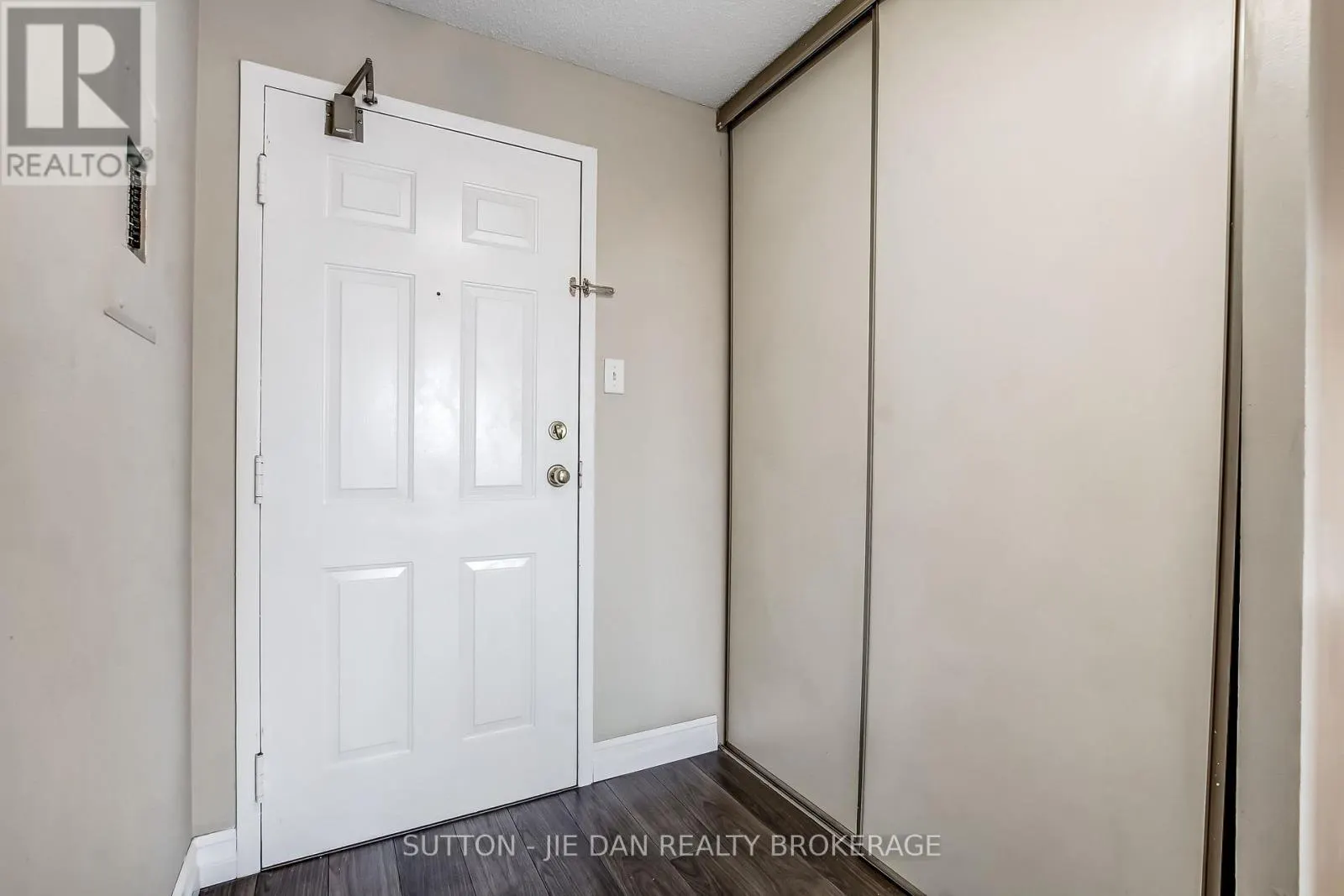 203 - 77 BASE LINE ROAD W, #203
