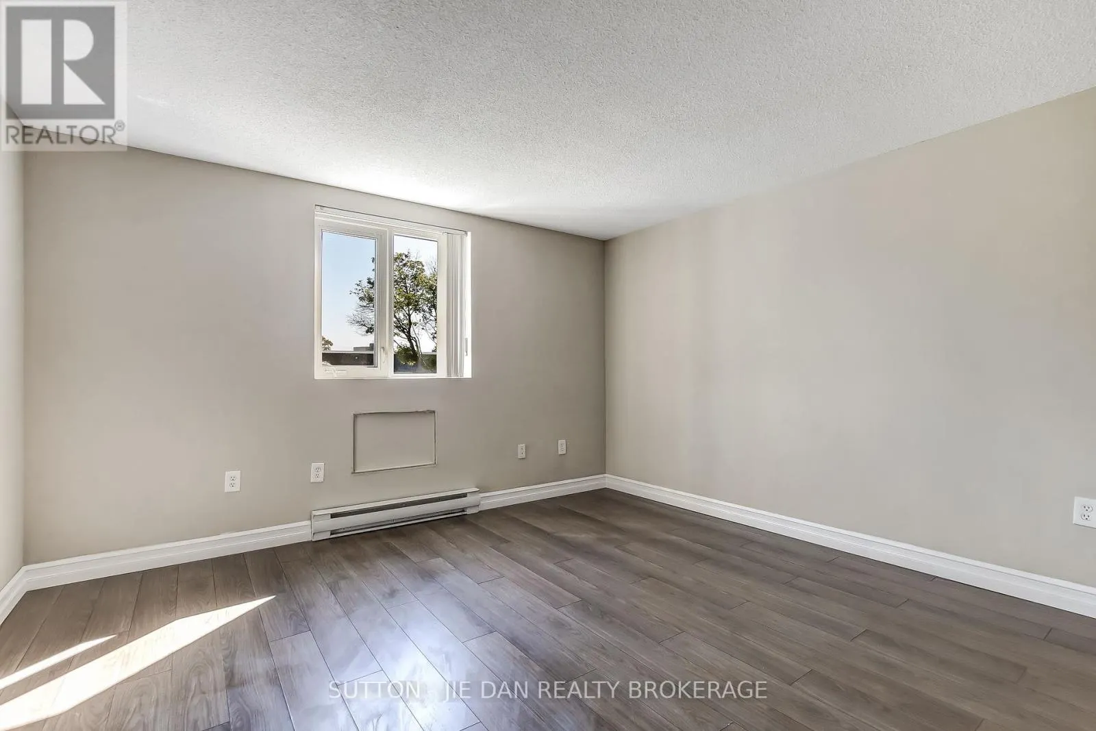 203 - 77 BASE LINE ROAD W, #203
