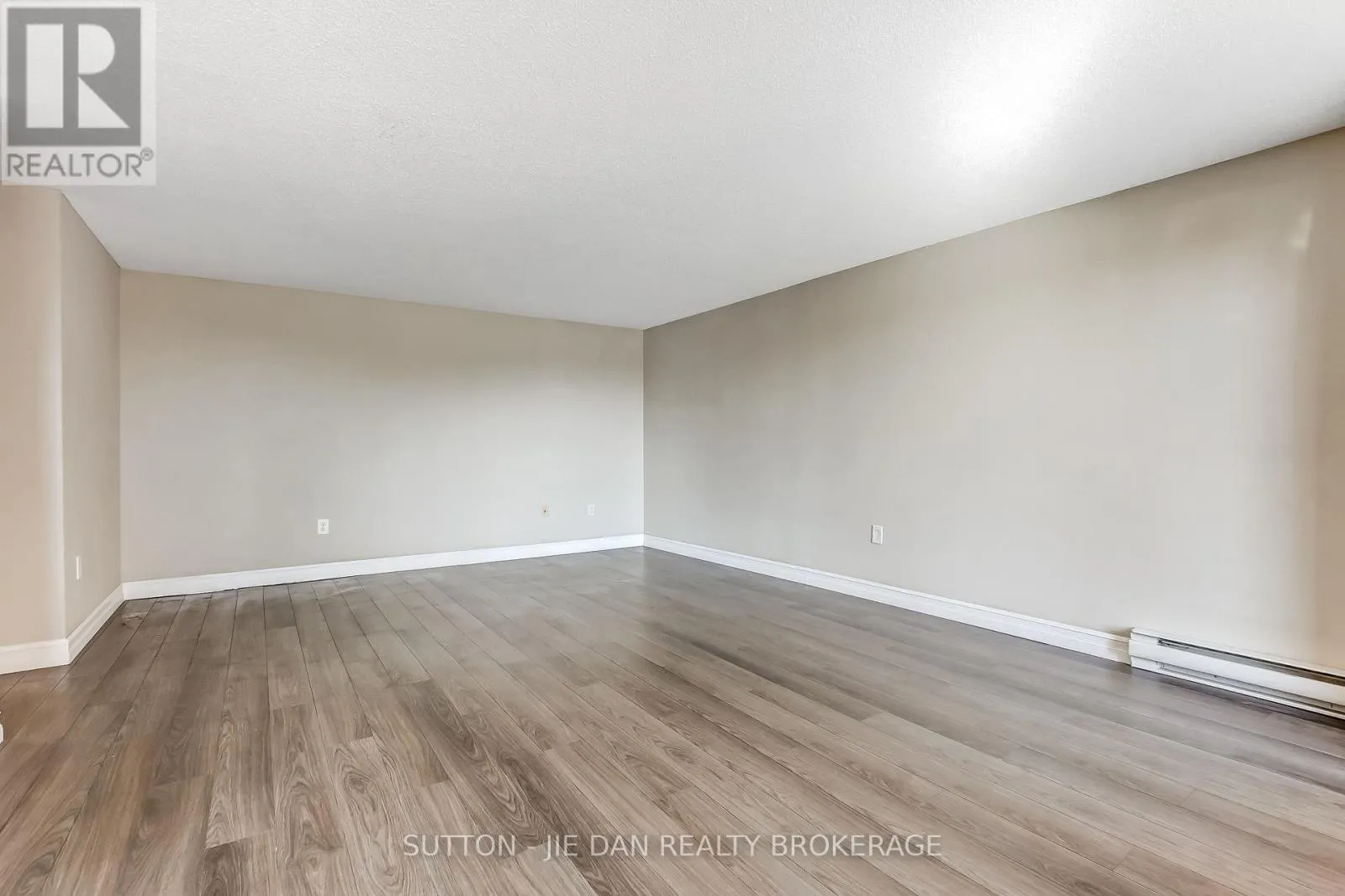 203 - 77 BASE LINE ROAD W, #203