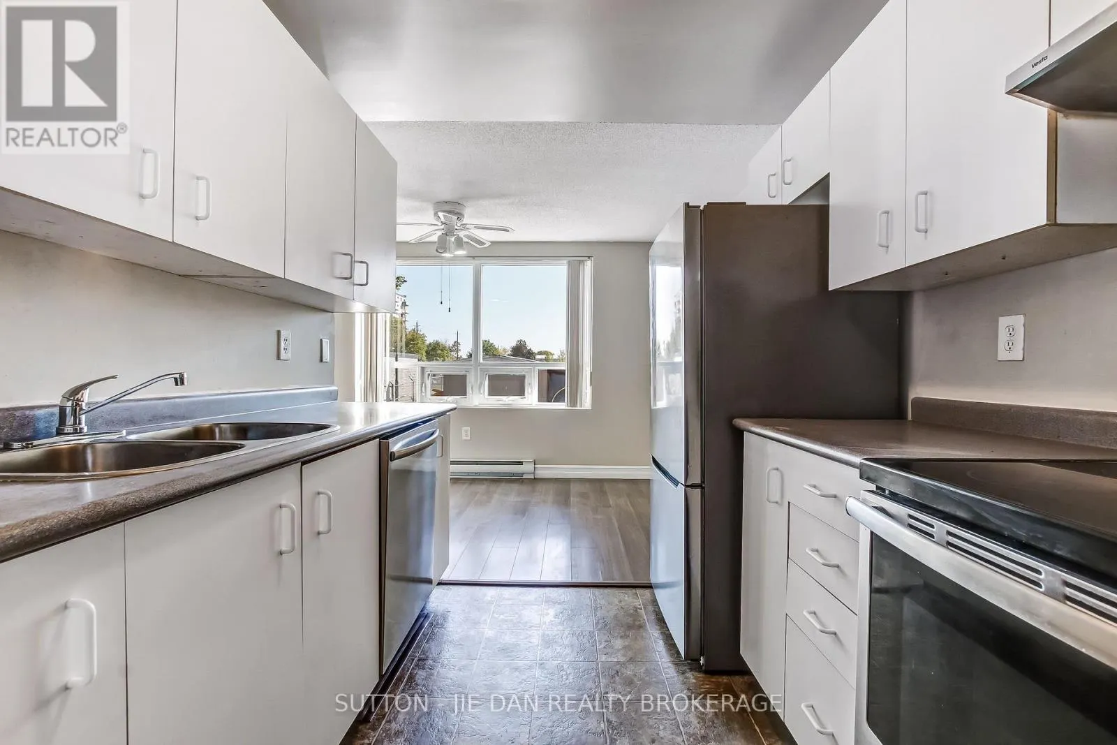 203 - 77 BASE LINE ROAD W, #203