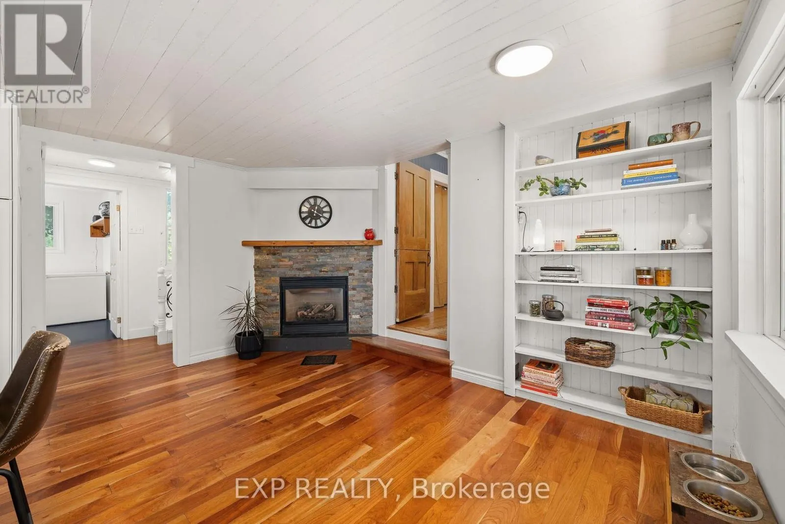 141/142 STATION ROAD
