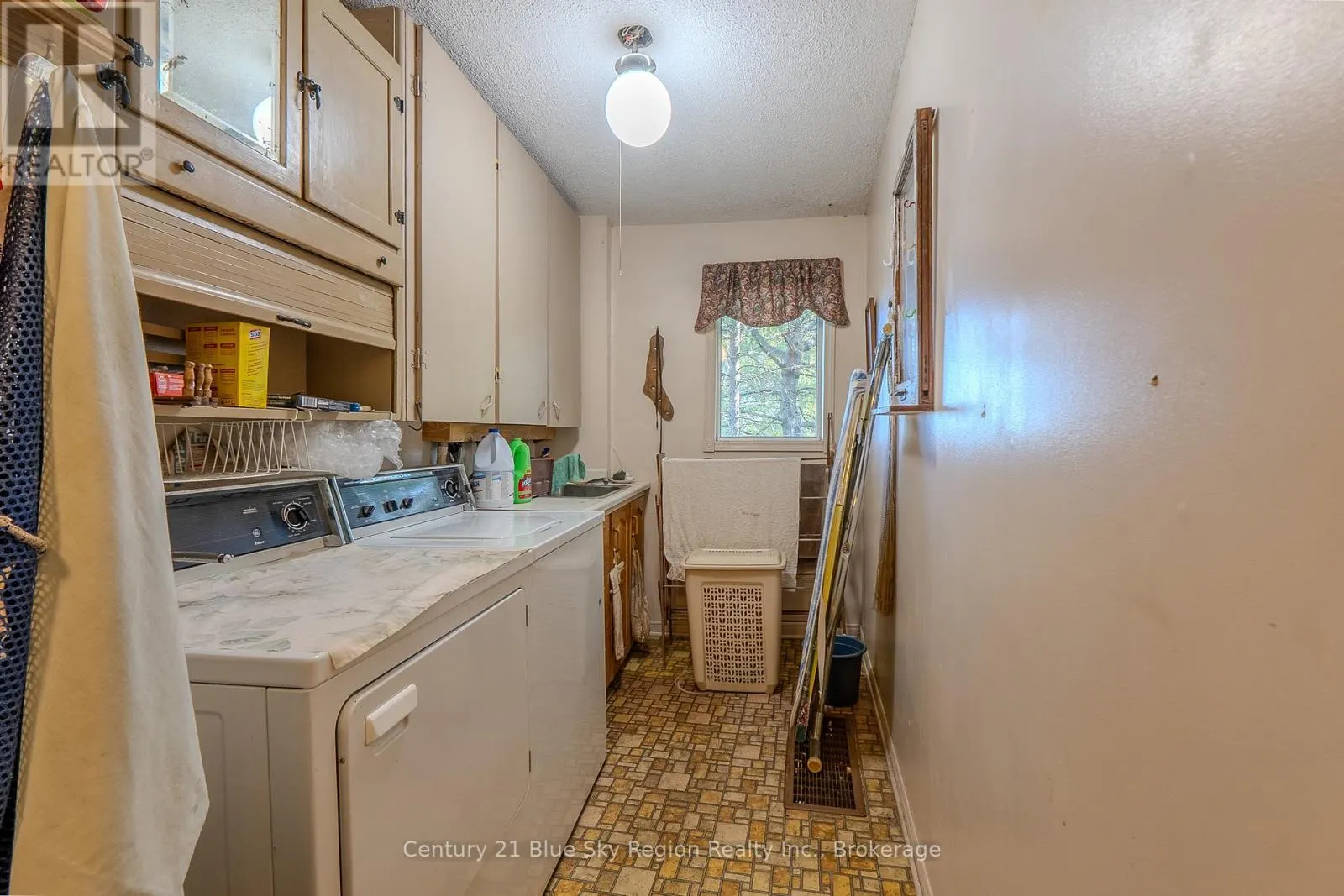 860 DEER LAKE ROAD