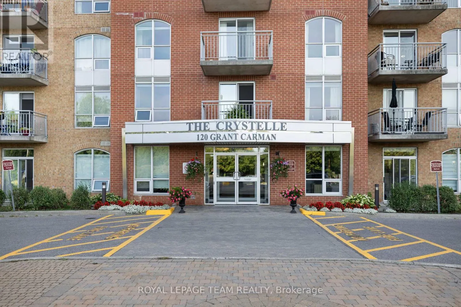 901 - 120 GRANT CARMAN DRIVE