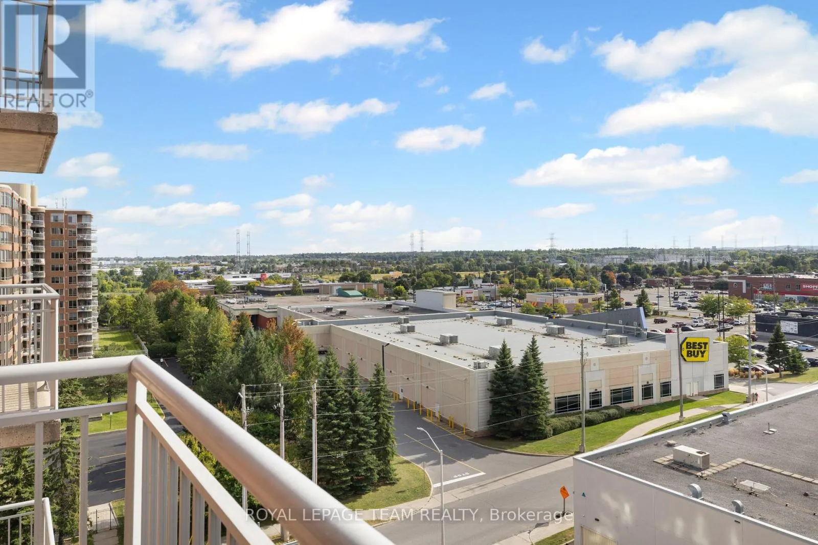 901 - 120 GRANT CARMAN DRIVE