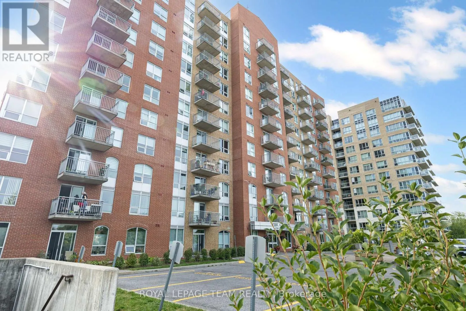 901 - 120 GRANT CARMAN DRIVE