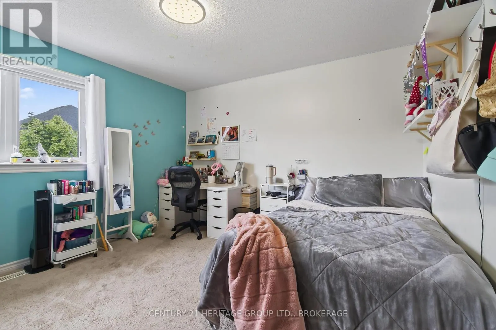 1208 IRIS DRIVE