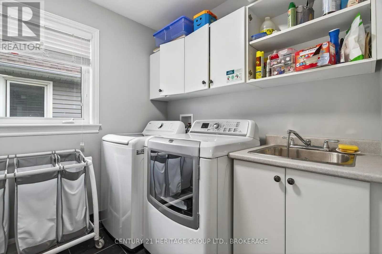 1208 IRIS DRIVE