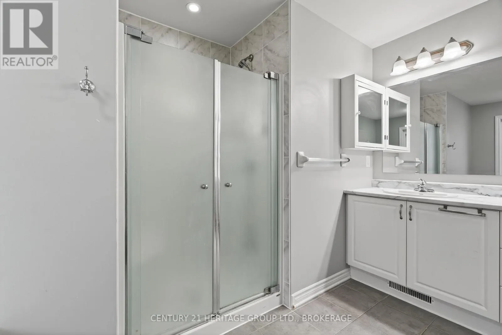 1208 IRIS DRIVE